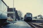 MO 1875 i Laurbjerg med toget 17:38 fra Randers kort fr nedlggelsen, nemlig den 28. april 1971.
Persontrafikken ophrte med overgangen til sommerkreplanen den 23. maj 1971