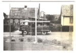 Laurbjergs mlkemand var Carlo Mogensen. Fotoet stammer formodentlig fra 1960erne og er taget inde fra huset p Granvej 3. Hvem er de to brn?