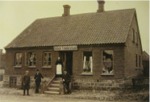 Forretningen l over for Houlbjerg Bryggeri. Ukendt alder, men formodentlig taget omkring 1910